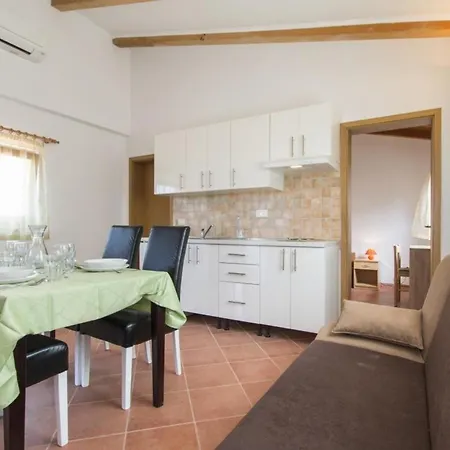 Mit Privatpool Fuer 4 Personen Ca 45 Qm In Pula-fondole, Istrien Istrische Riviera * Valbandon