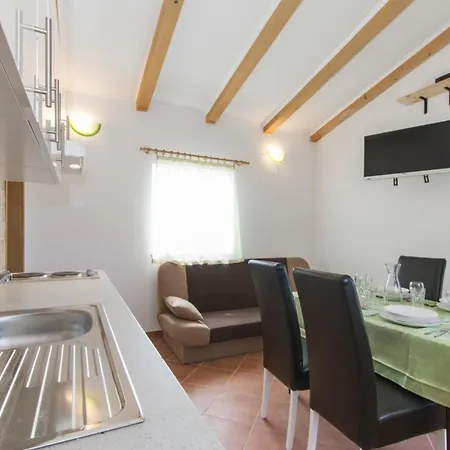 Mit Privatpool Fuer 4 Personen Ca 45 Qm In Pula-fondole, Istrien Istrische Riviera *